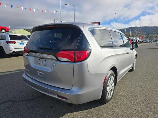 2021 Chrysler Voyager L