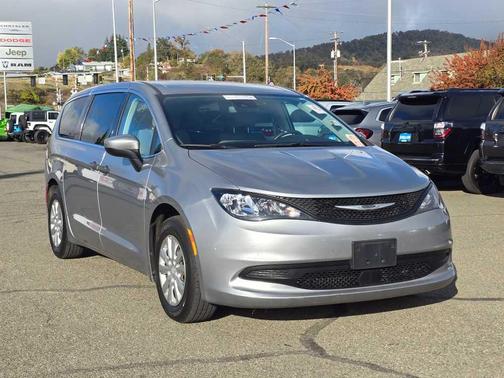 2021 Chrysler Voyager L