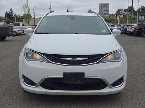 Bright White Clearcoat 2020 Chrysler Pacifica Touring-L