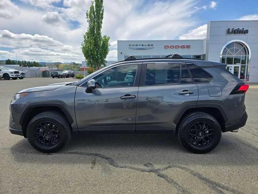 2020 Toyota RAV4 LE