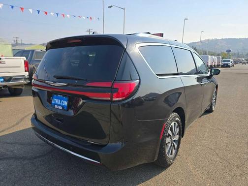2021 Chrysler Pacifica Touring-L