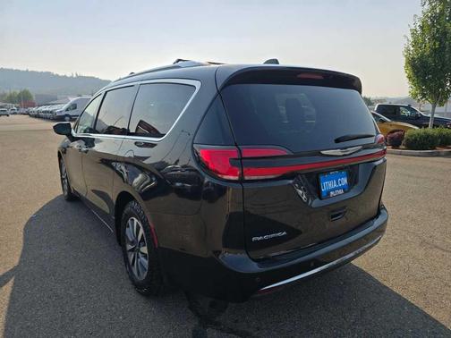 2021 Chrysler Pacifica Touring-L