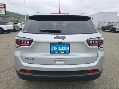 Silver Zynith 2026 Jeep Compass Latitude
