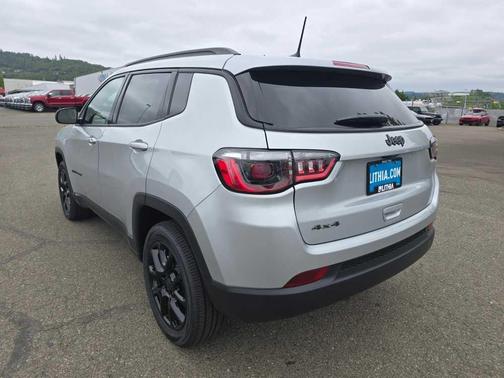 Silver Zynith 2026 Jeep Compass Latitude