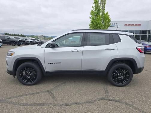 Silver Zynith 2026 Jeep Compass Latitude