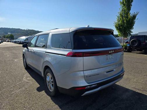2022 Kia Carnival LX