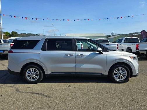 2022 Kia Carnival LX