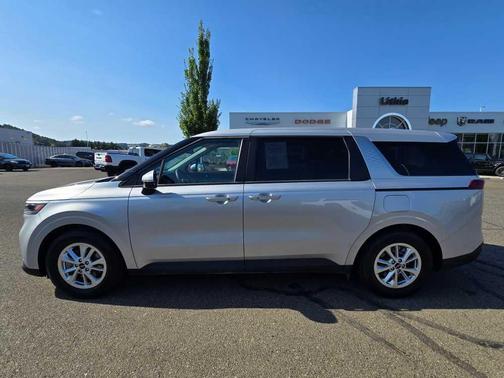 2022 Kia Carnival LX