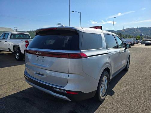 2022 Kia Carnival LX