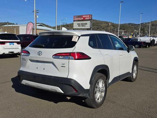 2024 Toyota Corolla Cross LE