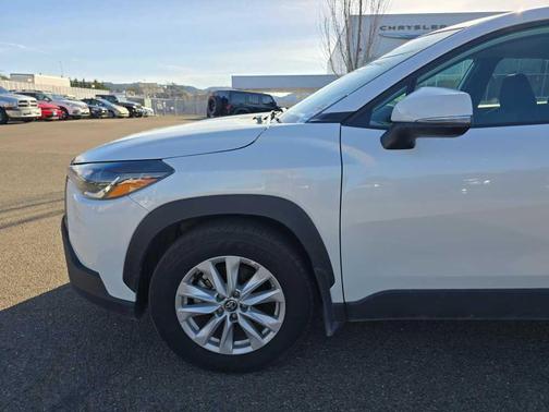 2024 Toyota Corolla Cross LE