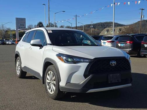 2024 Toyota Corolla Cross LE