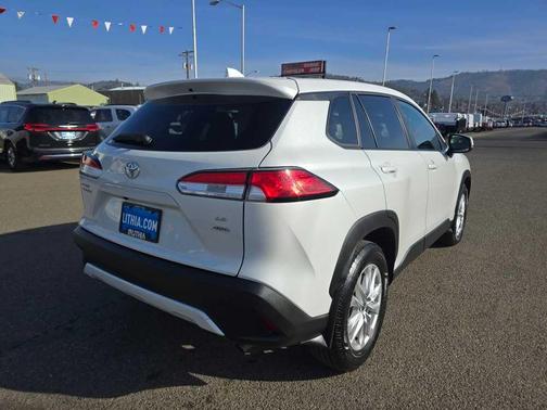 2024 Toyota Corolla Cross LE