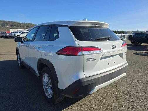 2024 Toyota Corolla Cross LE