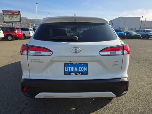 2024 Toyota Corolla Cross LE