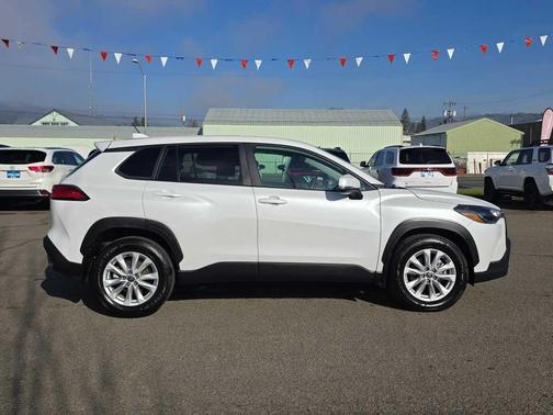 2024 Toyota Corolla Cross LE