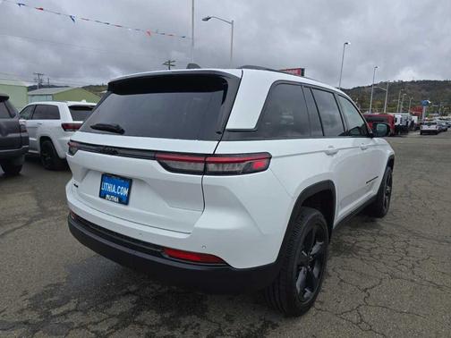 2025 Jeep Grand Cherokee Laredo
