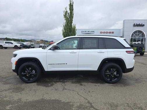 2025 Jeep Grand Cherokee Laredo