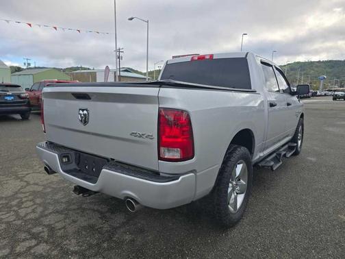 Bright Silver Clearcoat Metallic 2019 RAM 1500 Classic Express