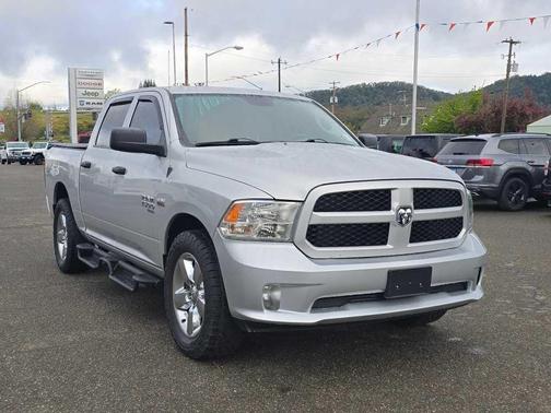 Bright Silver Clearcoat Metallic 2019 RAM 1500 Classic Express
