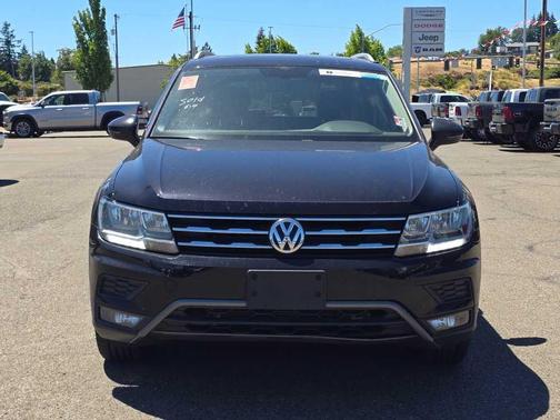 Deep Black Pearl Effect 2018 Volkswagen Tiguan 2.0T SEL