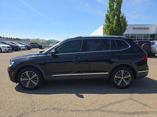 Deep Black Pearl Effect 2018 Volkswagen Tiguan 2.0T SEL