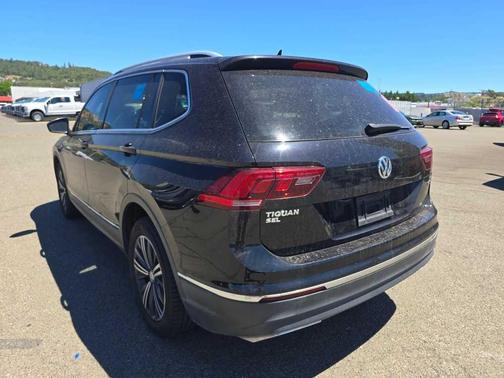Deep Black Pearl Effect 2018 Volkswagen Tiguan 2.0T SEL