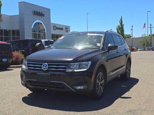 Deep Black Pearl Effect 2018 Volkswagen Tiguan 2.0T SEL