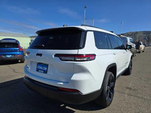 2025 Jeep Grand Cherokee L Laredo