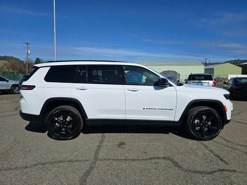 2025 Jeep Grand Cherokee L Laredo