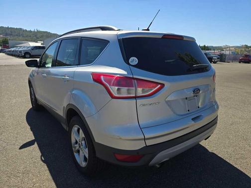 Ingot Silver Metallic 2015 Ford Escape SE