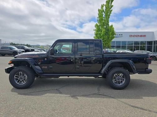 Black Clearcoat 2026 Jeep Gladiator Mojave