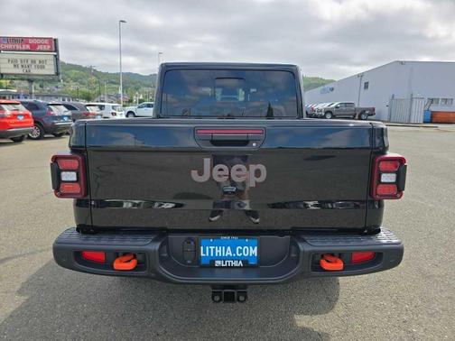 Black Clearcoat 2026 Jeep Gladiator Mojave