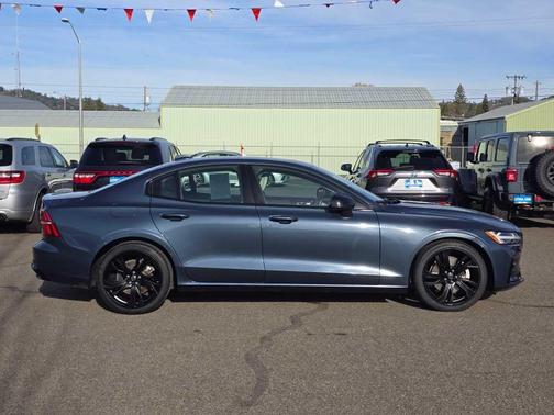 2024 Volvo S60 B5 Core Dark Theme