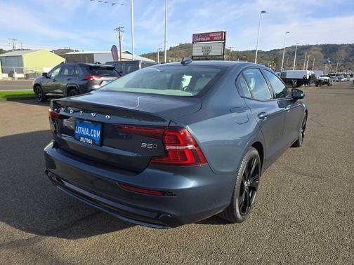 2024 Volvo S60 B5 Core Dark Theme