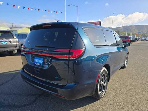 2023 Chrysler Pacifica Hybrid Limited