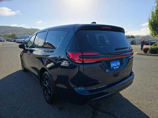 2023 Chrysler Pacifica Hybrid Limited