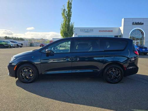 2023 Chrysler Pacifica Hybrid Limited