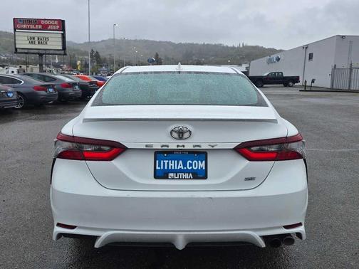 2022 Toyota Camry SE