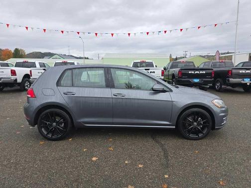 2018 Volkswagen Golf SE
