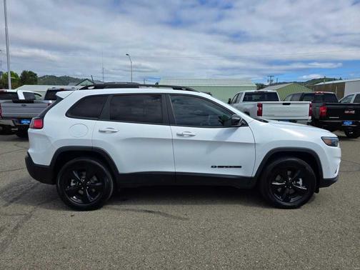 2023 Jeep Cherokee Altitude Lux