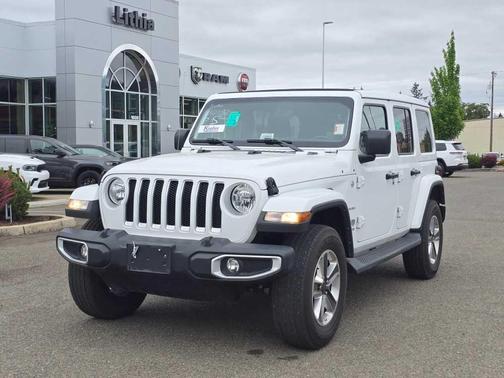 Bright White Clearcoat 2022 Jeep Wrangler Unlimited Sahara