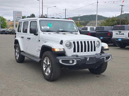 Bright White Clearcoat 2022 Jeep Wrangler Unlimited Sahara