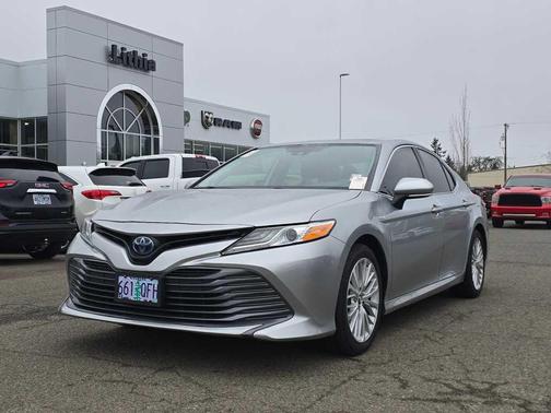 2020 Toyota Camry Hybrid XLE