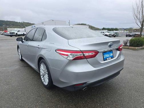 2020 Toyota Camry Hybrid XLE
