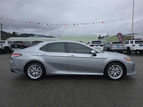 2020 Toyota Camry Hybrid XLE