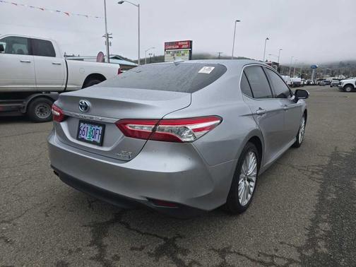 2020 Toyota Camry Hybrid XLE