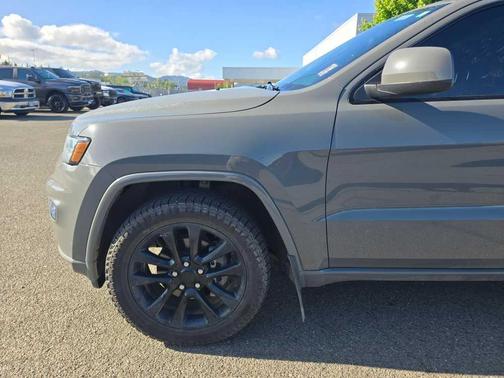 Gray 2019 Jeep Grand Cherokee Altitude