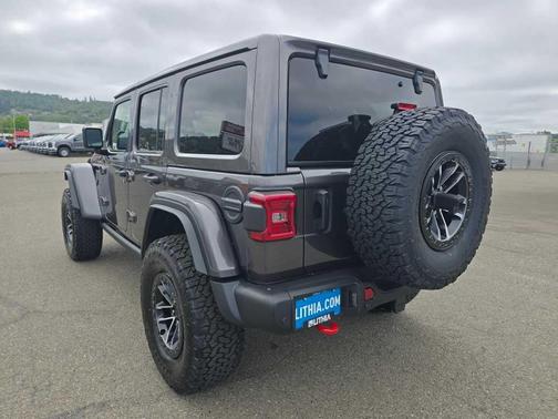 Granite Crystal Clearcoat Metallic 2026 Jeep Wrangler Rubicon