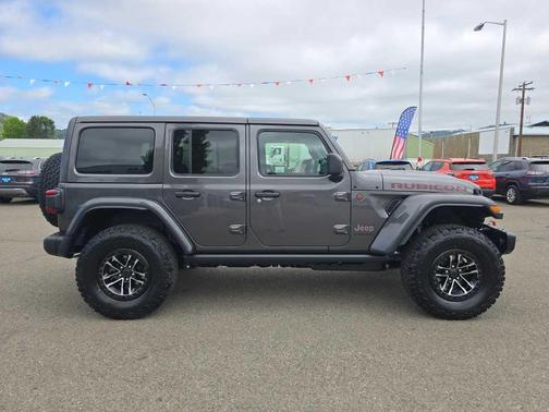 Granite Crystal Clearcoat Metallic 2026 Jeep Wrangler Rubicon